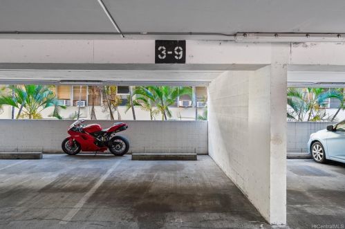 2452 Tusitala St, Honolulu HI  96815-3154 exterior