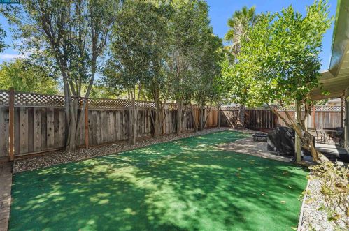 3112 Mount Diablo St, Concord CA 94518-1146 exterior