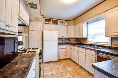 2910 Milwaukee St, Madison WI 53704-5126 exterior