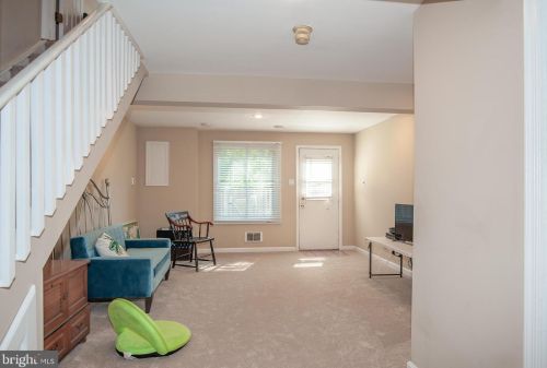 6839 Heatherway Ct, Alexandria VA 22315-3942 exterior