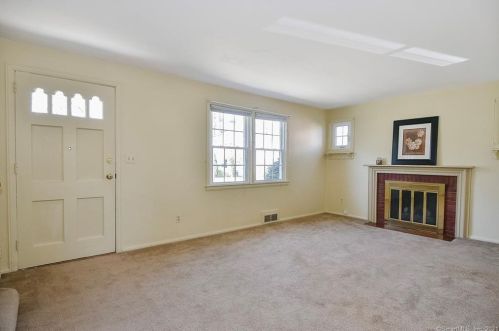 103 White St, Manchester CT 06042-3127 exterior