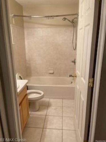 22105 Alexa Dr, Walled Lake MI  48390-5842 exterior