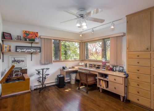 2565 Hunt Club Cir, Milwaukee WI 53209-1867 exterior