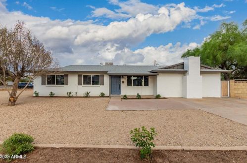 3933 Cactus Wren Dr, Phoenix AZ  85051-8106 exterior