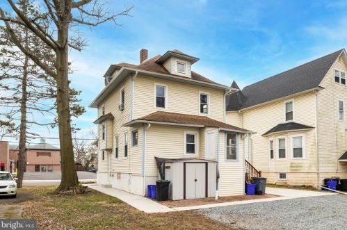 31 Clinton Ave, Camden NJ 08109-2006 exterior