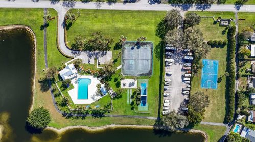 5388 Courtney Cir, Boynton Beach FL 33472-1249 exterior