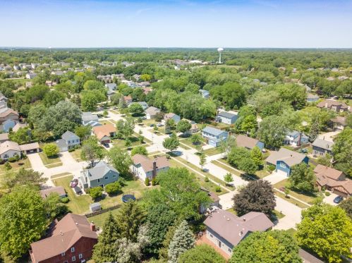 1049 Cedar Crst Dr, Bull Valley IL 60014-6931 exterior