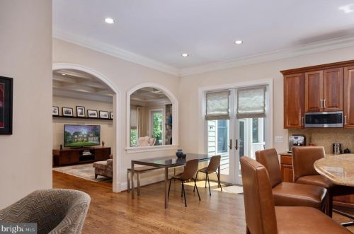 6421 Divine St, Mc Lean VA 22101-4702 exterior