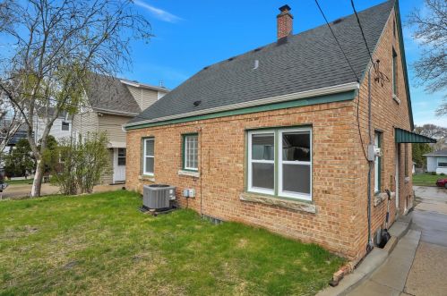 1969 96, Milwaukee WI 53227-1422 exterior