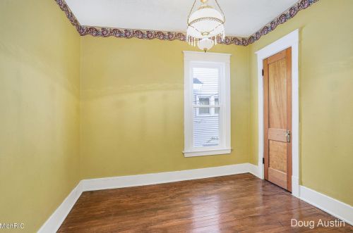 148 Indiana Ave, Grand Rapids MI 49504-5664 exterior