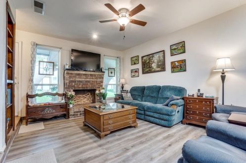 9658 Bryson Dr, Dallas, TX 75238-2927