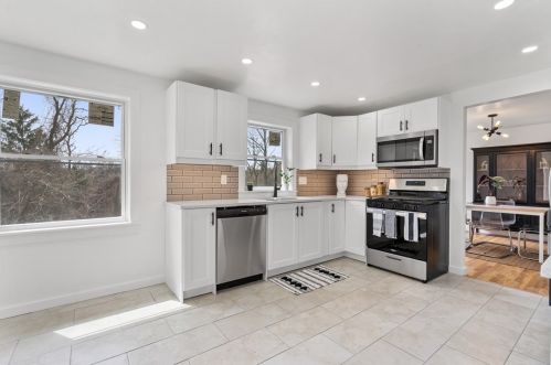 3828 Henley Dr, Pittsburgh PA  15235-5041 exterior