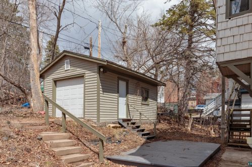 1721 1 St, Duluth MN 55806-2146 exterior