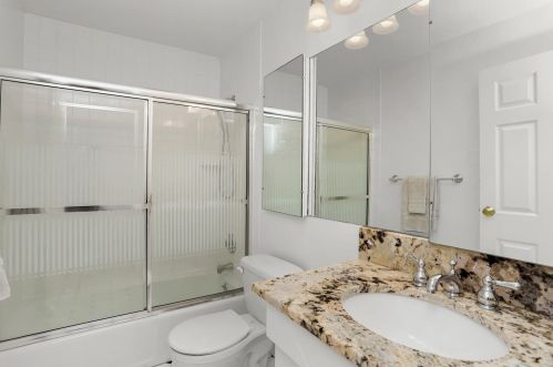 31 Ledgebrook Dr, Norwalk CT 06854-1017 exterior