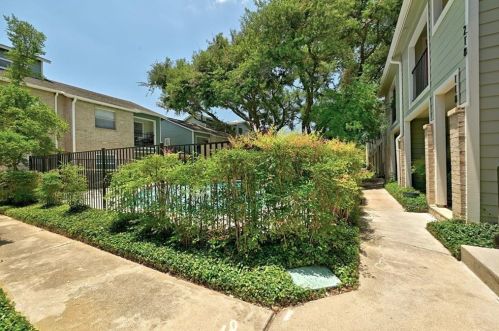 2104 Cullen Ave, Austin TX 78757-2465 exterior