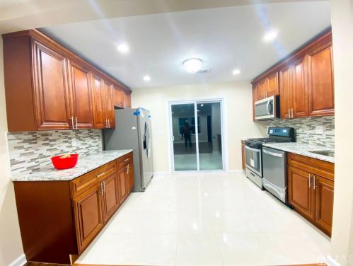 42 Park Ave, Iselin NJ 08830-2242 exterior