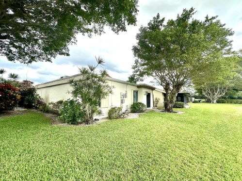 5670 Piping Rock Dr, Boynton Beach FL exterior