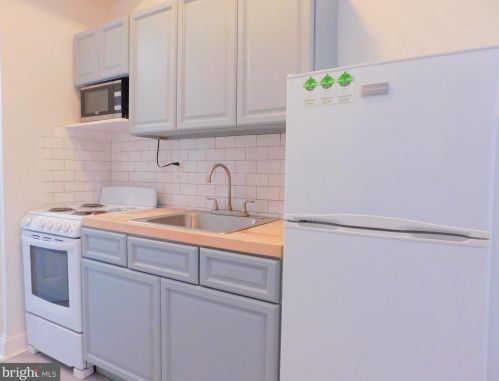 1904 2nd St, Philadelphia PA 19122-1939 exterior