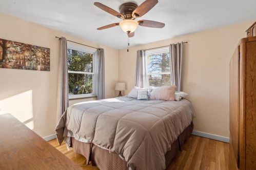 8145 Lindisfarne Dr, Pittsburgh PA 15237-2311 exterior