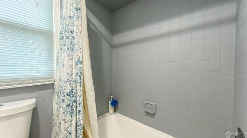 295 Mckinley Ave, Edison NJ 08820-1623 exterior