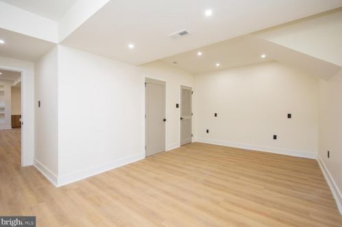 6627 Lincoln Dr, Philadelphia PA exterior