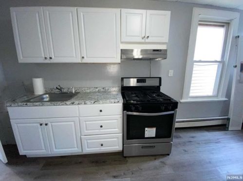 325 Pacific St, Paterson NJ  07503-2407 exterior