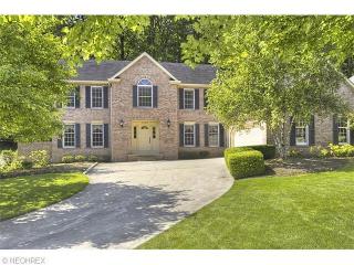 4928 Valley Woods Dr, Cleveland, OH 44131-5240