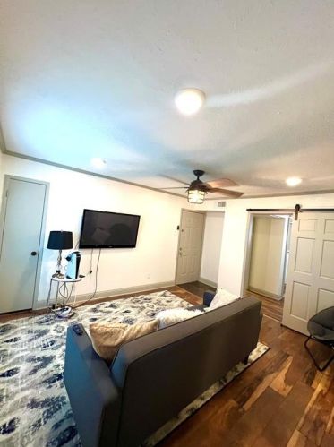 2003 Bennett Ave, Dallas TX  75206-7360 exterior