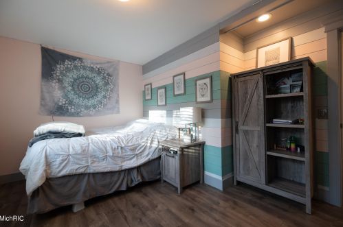 1154 Cadillac Dr, Meskegon MI 49445-1917 exterior