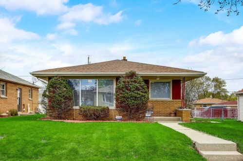 5124 70th St, Milwaukee, WI 53218-3940