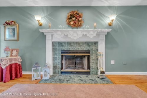 5 Dickens Ct, Jackson Twp NJ  08527-2844 exterior
