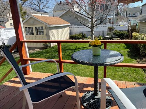 113 Cambridge St, Valley Stream NY 11581-1834 exterior