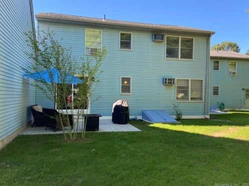 22 Bridle Path Ln, Manchester CT 06042-8303 exterior