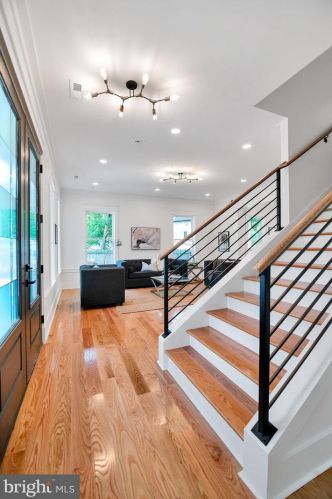 102 Ritchie Ave, Silver Spring MD  20910-5112 exterior