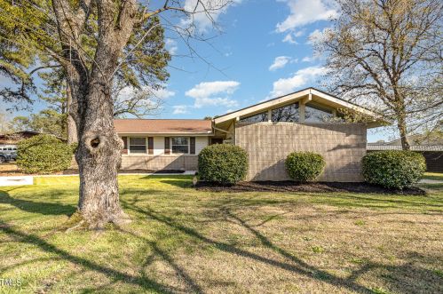 103 Marion Dr, Erwin, NC 28339-2907