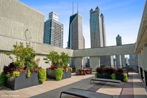 100 Bellevue Pl, Chicago IL  60611-1157 exterior
