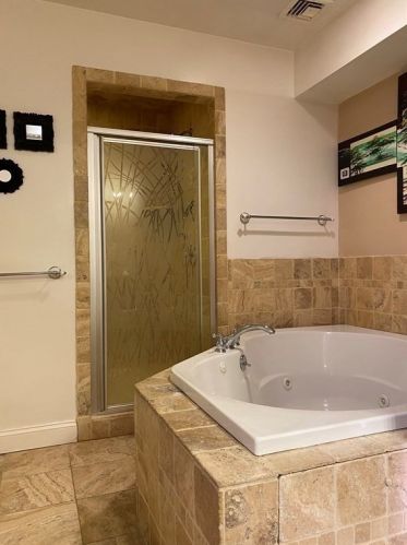 231 Pondview Dr, Springfield MA 01118-1150 exterior