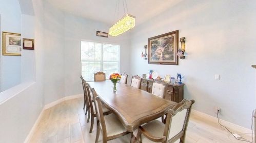 898 Curtis St, Fort Pierce FL 34983-1935 exterior