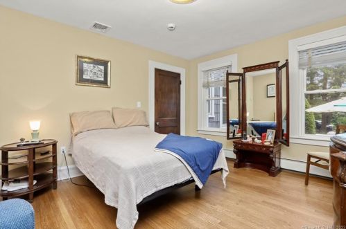 197 Newtown Ave, Norwalk CT 06851-2326 exterior