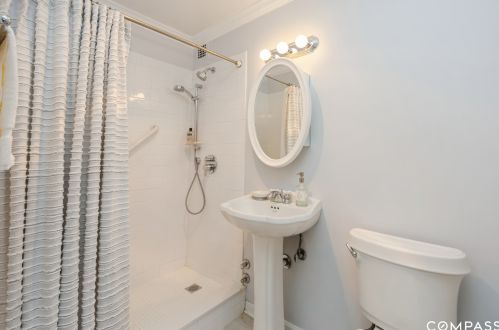 1460 Sandburg Ter, Chicago IL  60610-7688 exterior