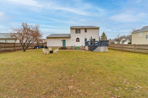 201 Winterset Dr, Springfield MA 01129-1850 exterior