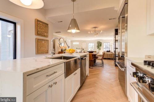 3025 Dent Pl, Washington DC 20007-2916 exterior