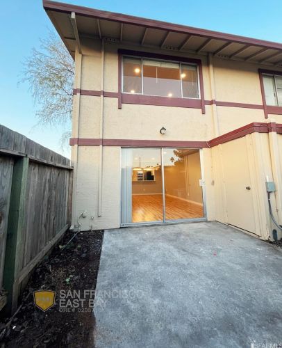 1502 Parkwood Pl, Concord CA 94521-2203 exterior