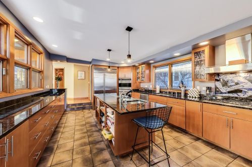 322 Kenmore Ave, Elmhurst IL 60126-3518 exterior