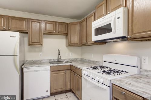 4706 Creek Shore Dr, Rockville MD  20852-2407 exterior