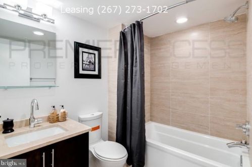 1133 Hope St, Philadelphia PA 19122-4611 exterior