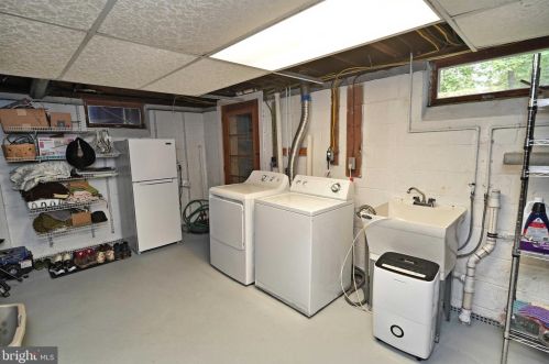 56 Roxboro Rd, Trenton NJ  08648-3925 exterior