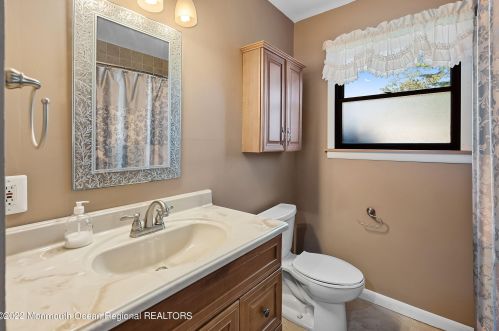 22 Castle Ave, Jackson Twp NJ 08527-2513 exterior