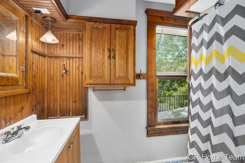 1006 Cherry St, Grand Rapids MI 49506-1450 exterior