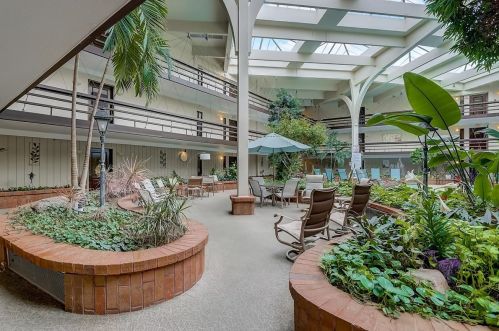 5200 Tuckaway Blvd, Milwaukee WI 53221-3160 exterior